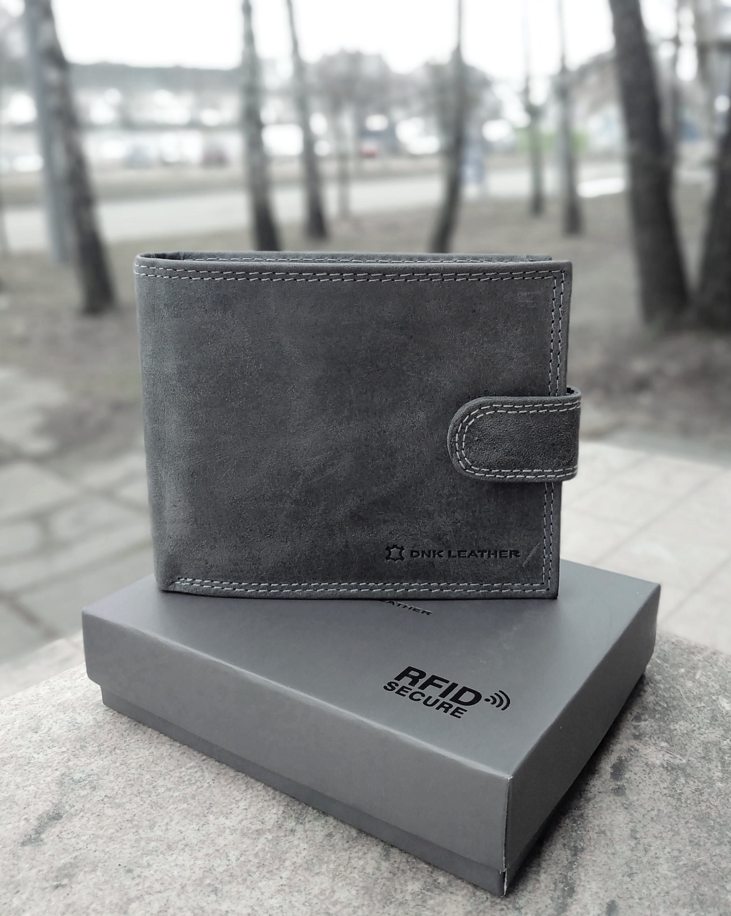 Гаманець чоловічий DNK Leather DNK-N992L-P-CHM чорний Гаманець чоловічий DNK Leather DNK-N992L-P-CHM чорний