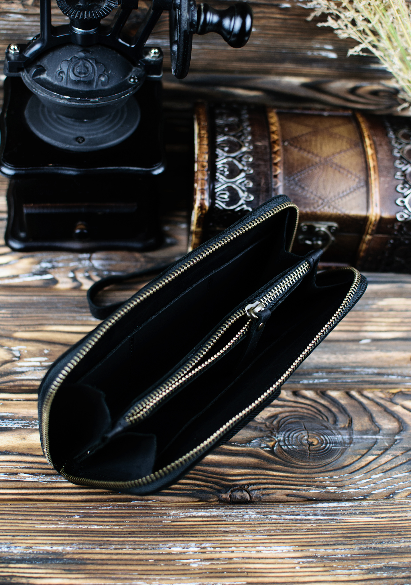Гаманець шкіряний на блискавці DNK Leather DNK-LW-01-col.J Гаманець шкіряний на блискавці DNK Leather DNK-LW-01-col.J