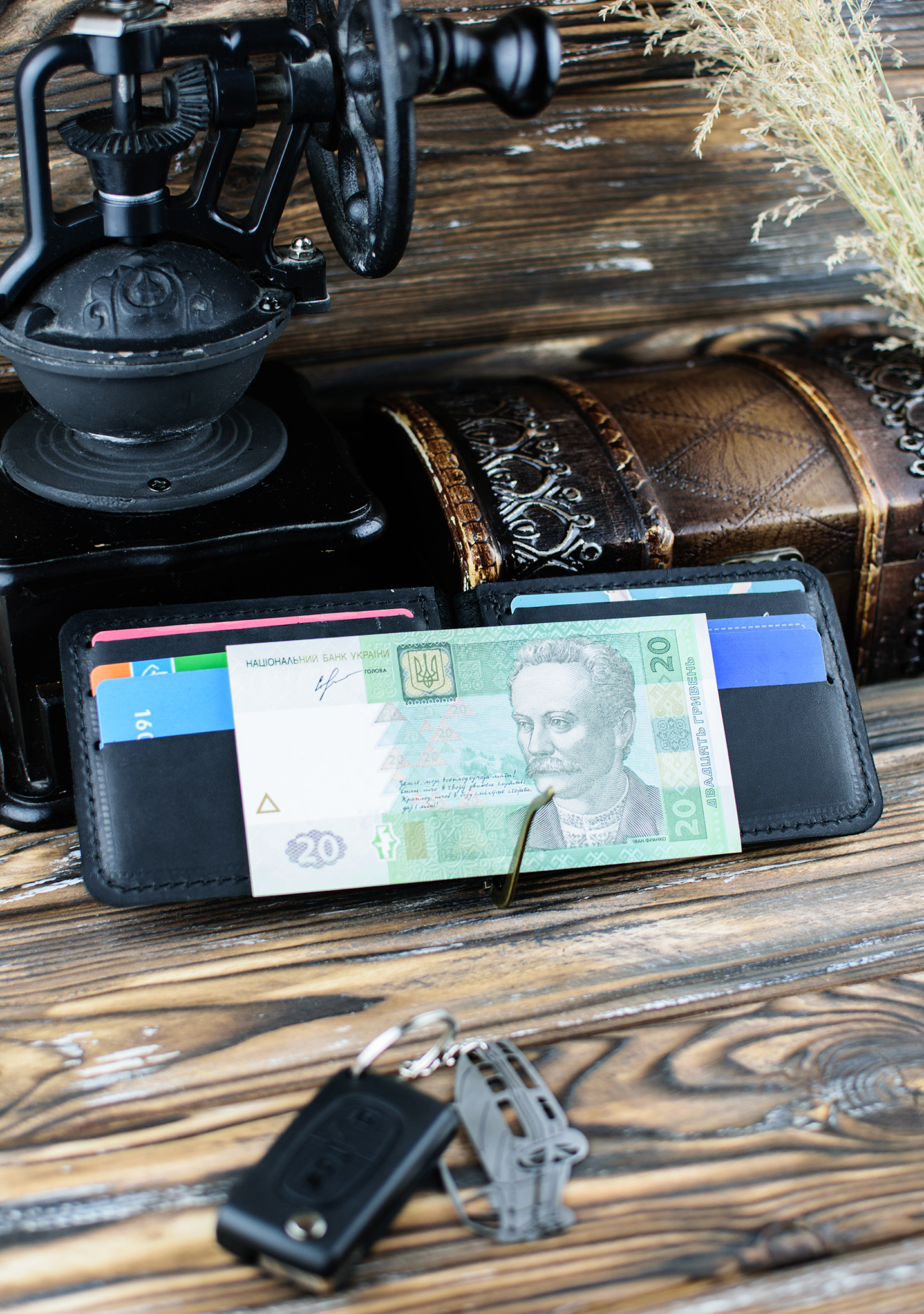 Затиск шкіряний для купюр DNK Leather DNK-LW-09-col.J чорний Затиск шкіряний для купюр DNK Leather DNK-LW-09-col.J чорний