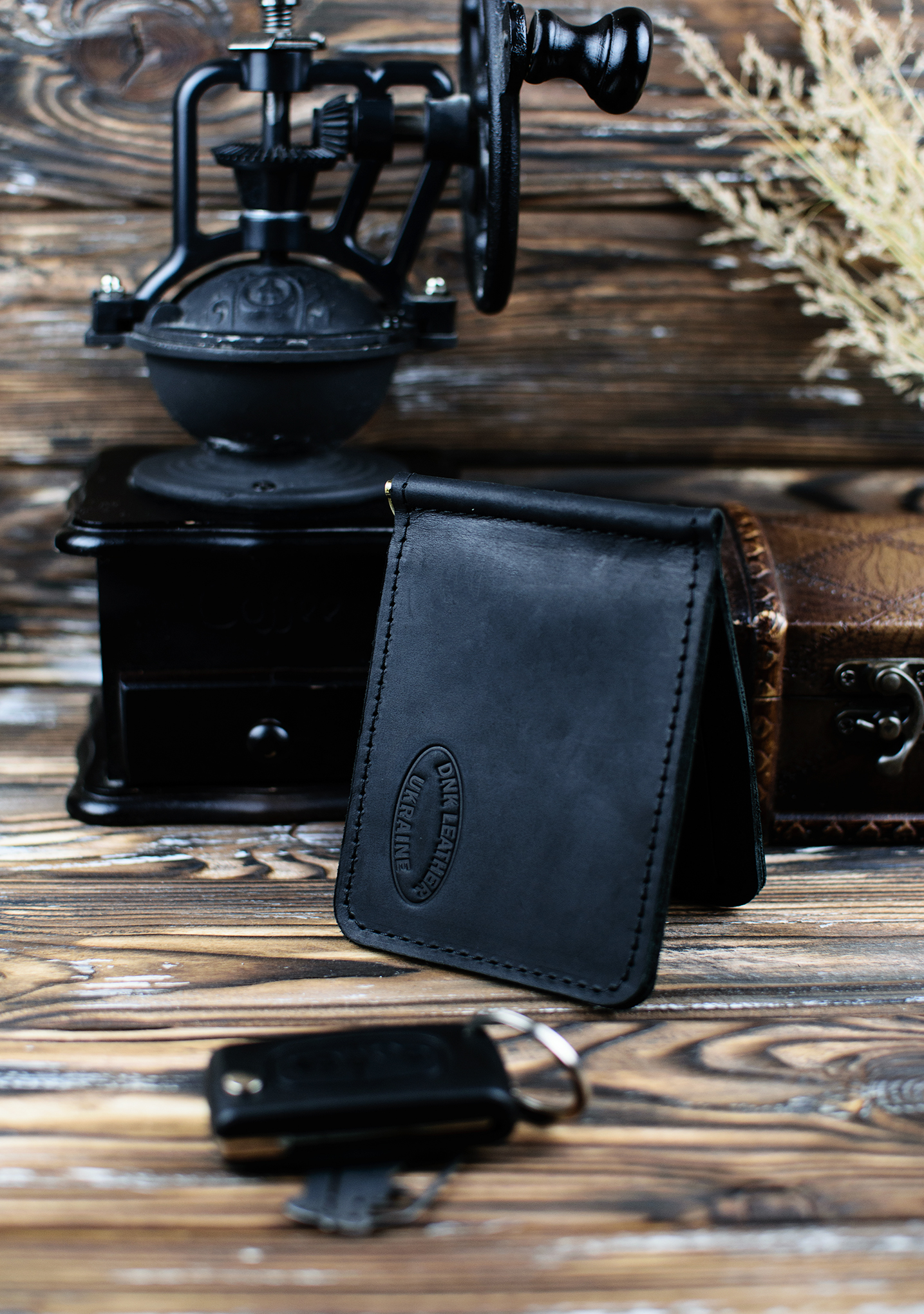 Затиск шкіряний для купюр DNK Leather DNK-LW-09-col.J чорний Затиск шкіряний для купюр DNK Leather DNK-LW-09-col.J чорний